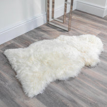 Load image into Gallery viewer, Natural Sheepskin Rug XXL